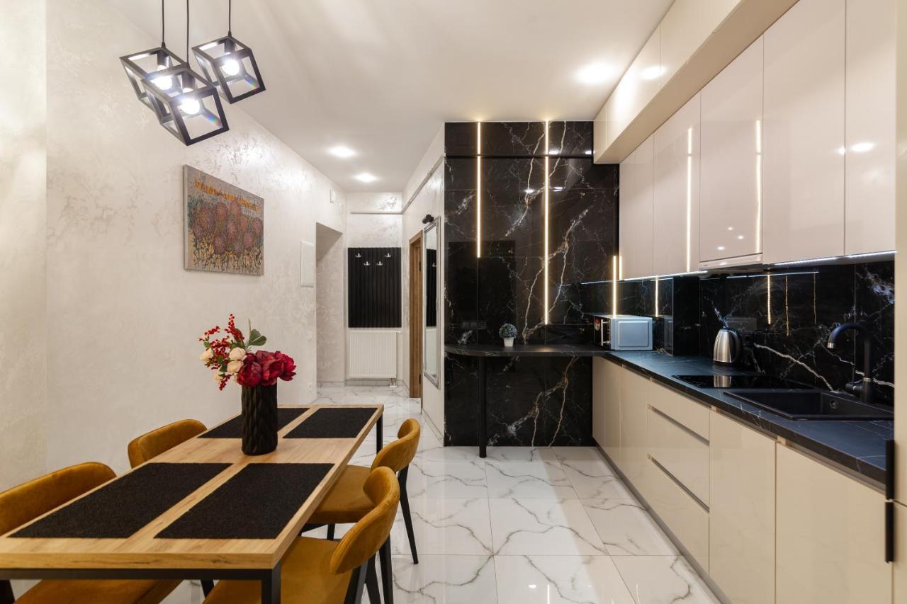 Alfa Apartments Svobody 39 Lviv Exteriör bild