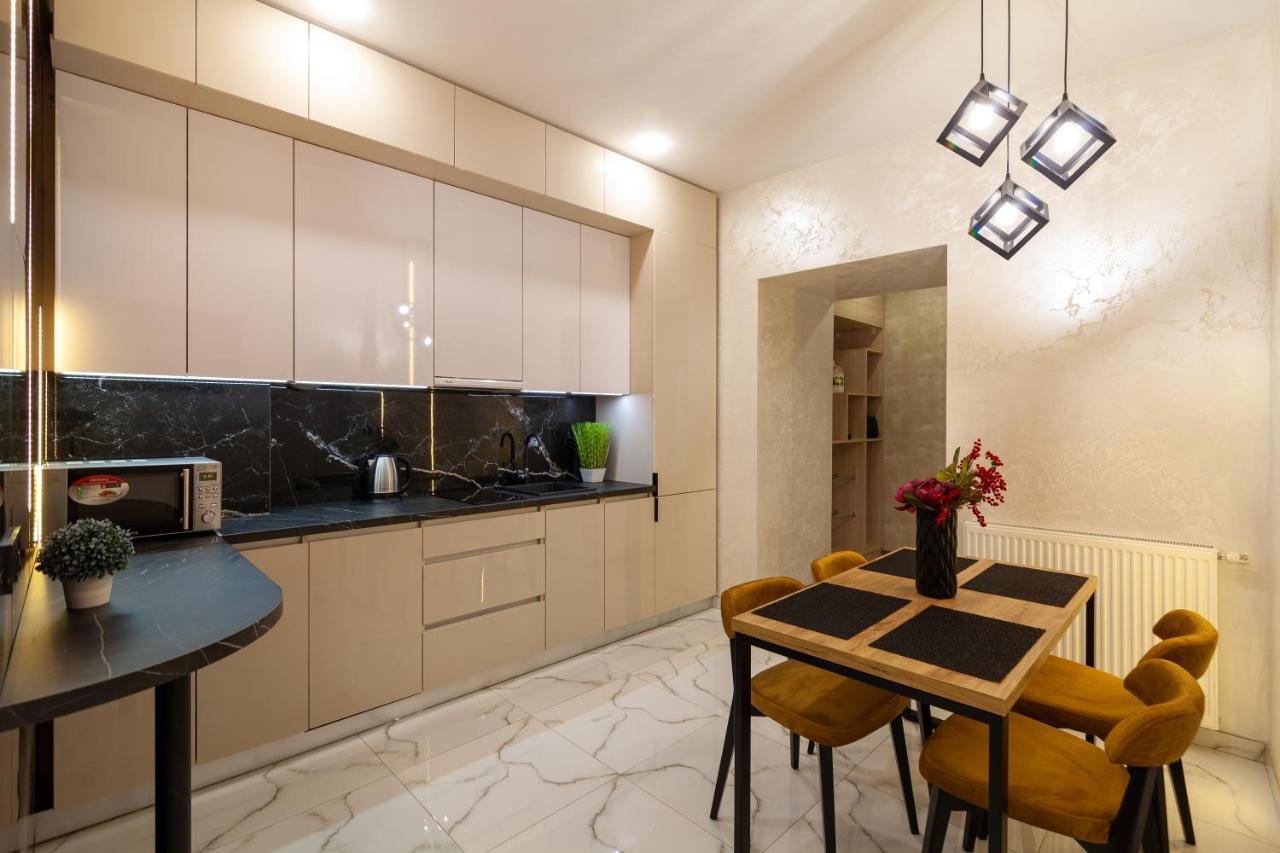 Alfa Apartments Svobody 39 Lviv Exteriör bild