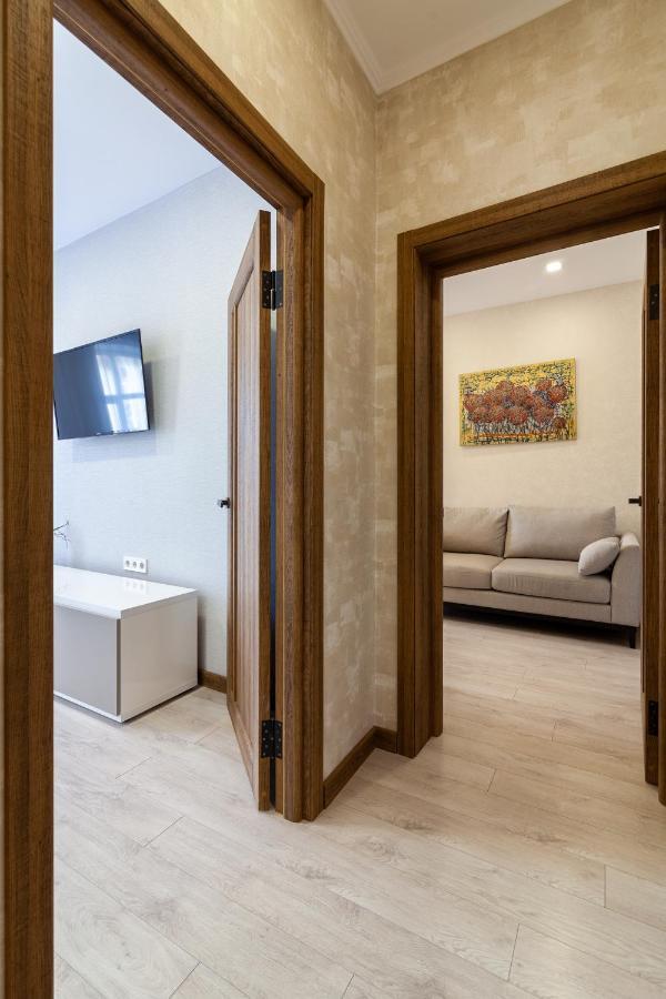 Alfa Apartments Svobody 39 Lviv Exteriör bild