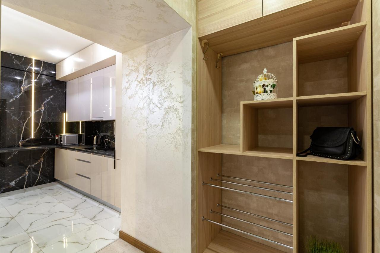 Alfa Apartments Svobody 39 Lviv Exteriör bild